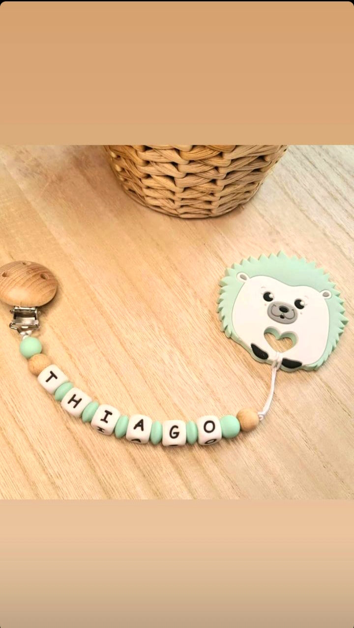 Chupetero con broche liso de madera