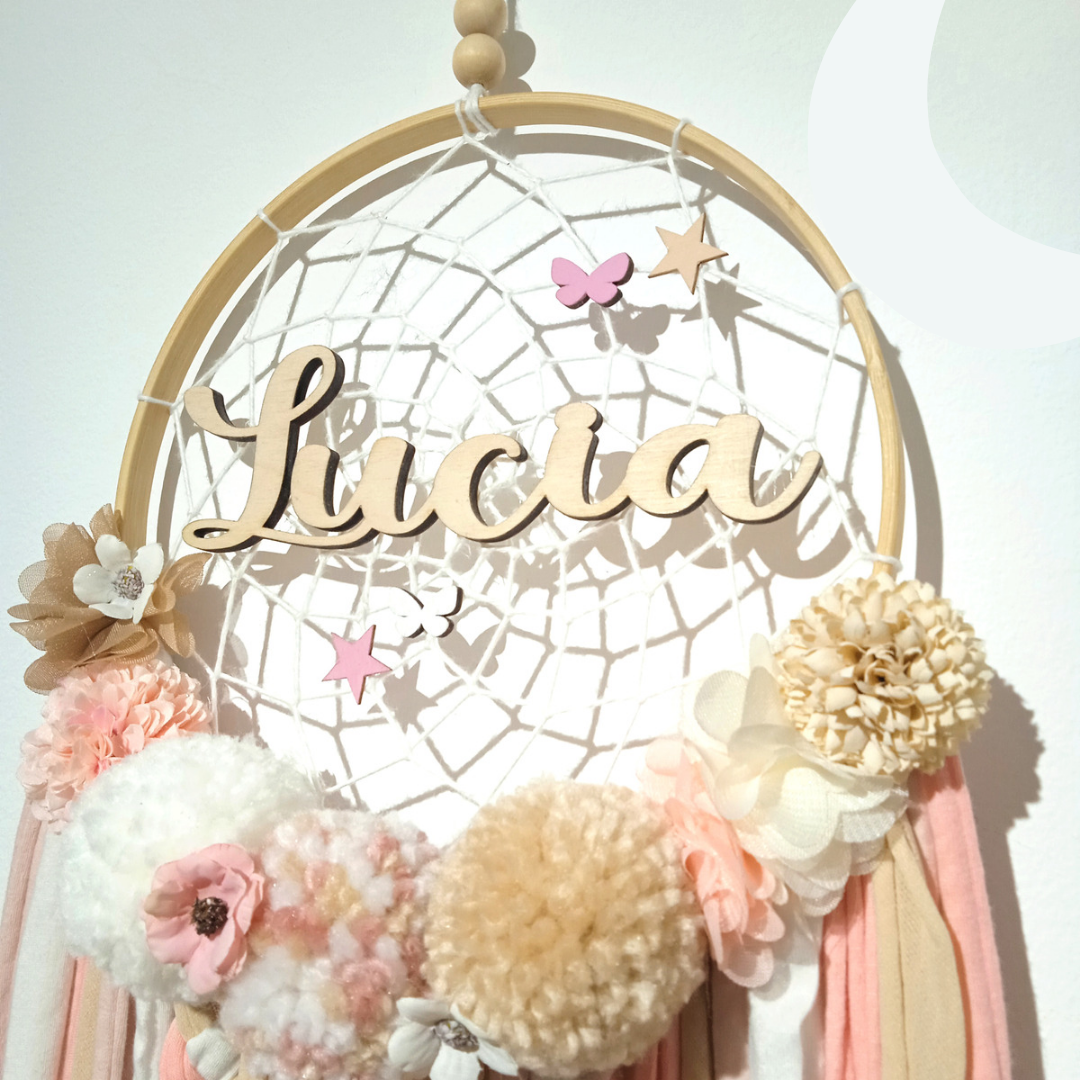 Atrapasueños con nombre en madera