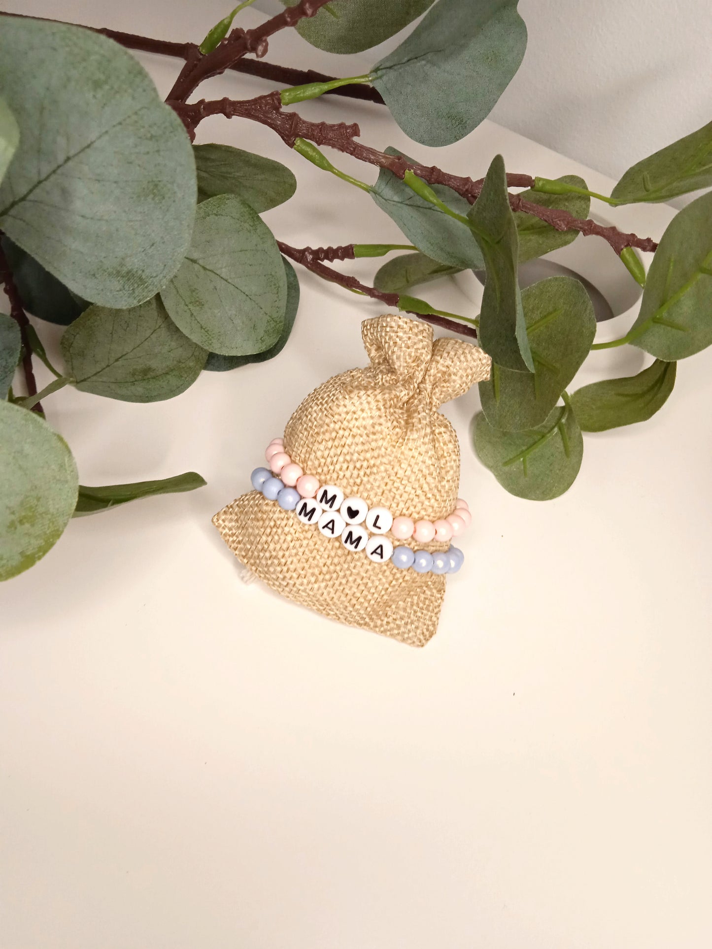 Pulsera de bolitas irisadas para adultos con nombre