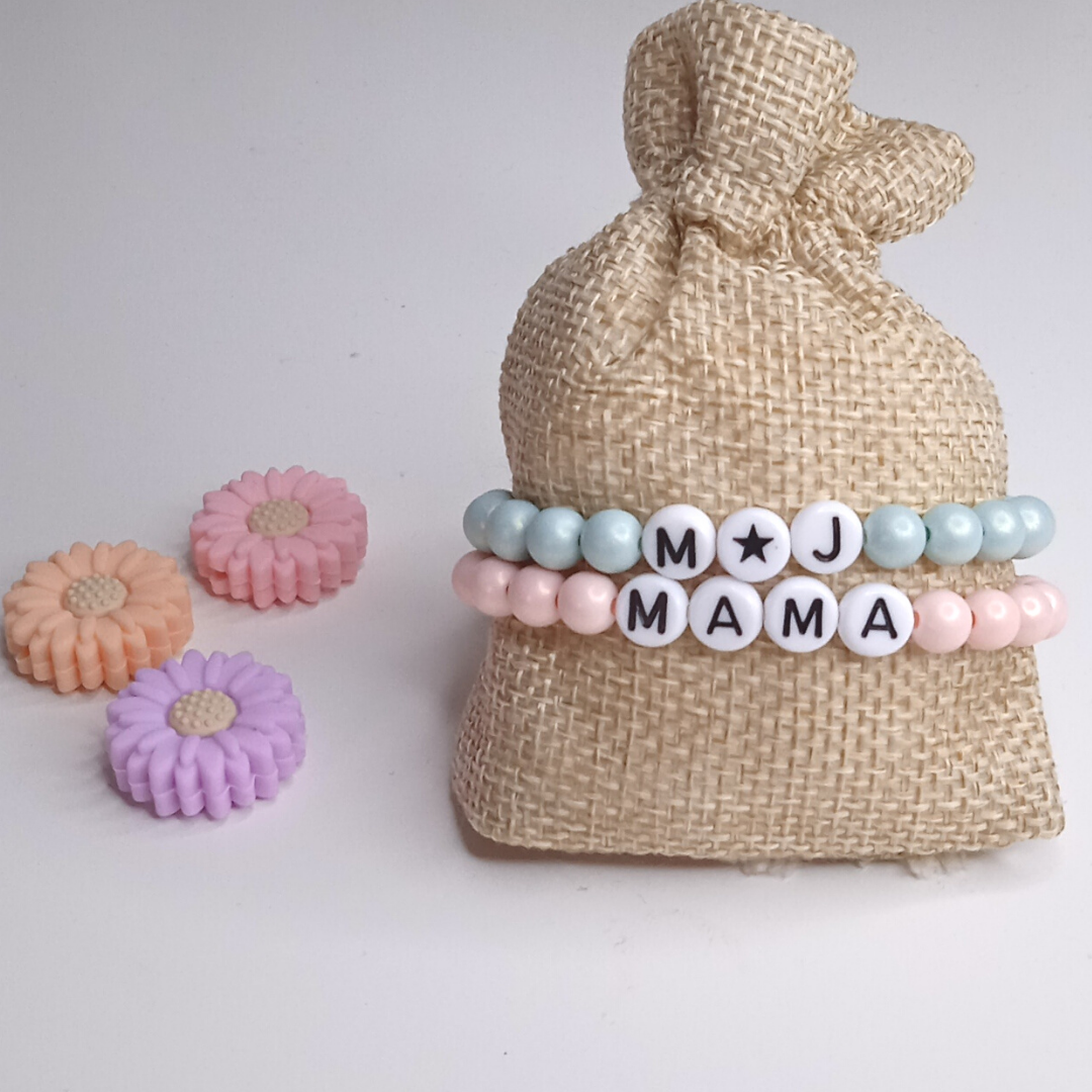 Pulsera de bolitas irisadas para adultos con nombre