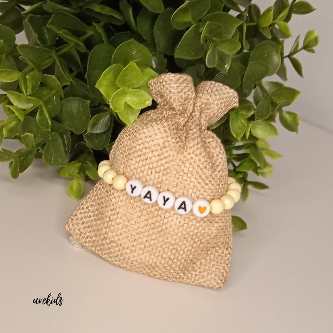 Pulsera de bolitas irisadas para adultos con nombre