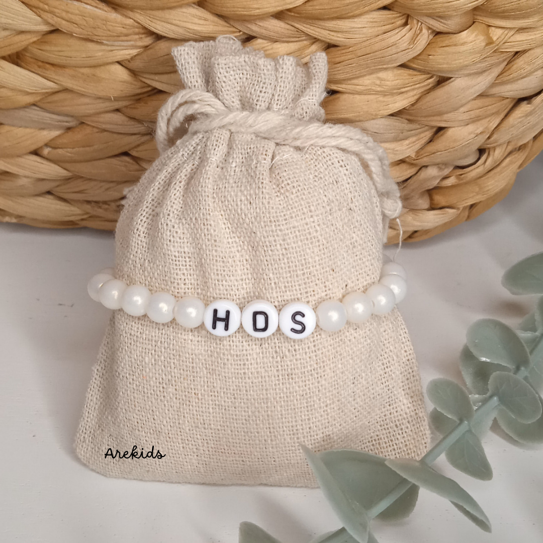 Pulsera de bolitas irisadas para adultos con nombre