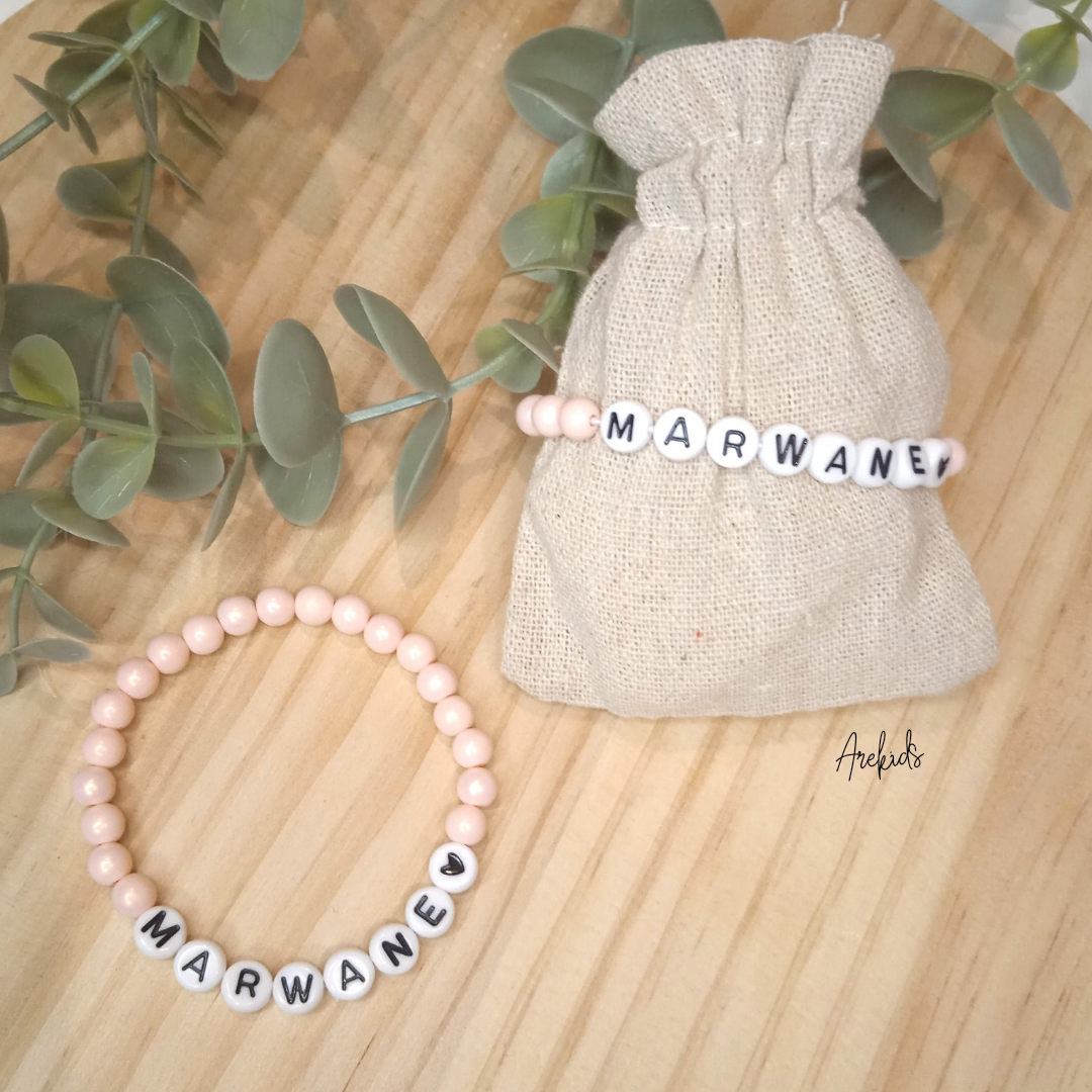 Pulsera de bolitas irisadas para adultos con nombre