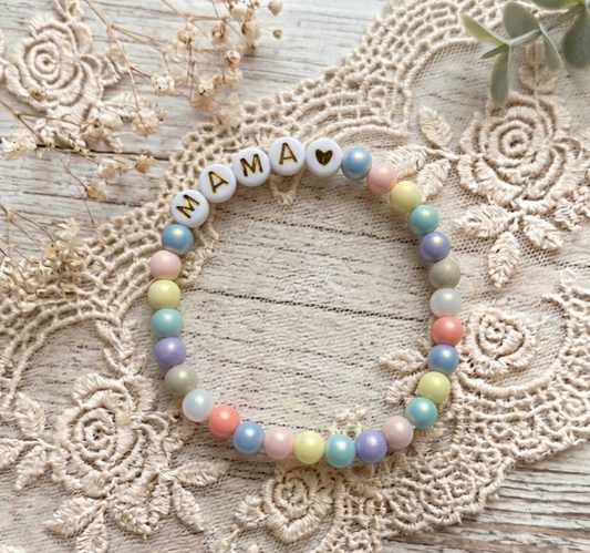 Pulsera de bolitas irisadas para adultos con nombre